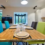 3 Bedroom Lovely In Clitourps