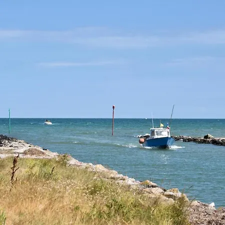 3 Bedroom Gorgeous In Clitourps