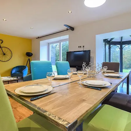 3 Bedroom Beautiful In Clitourps