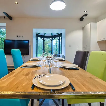3 Bedroom Beautiful In Clitourps