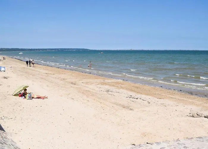 3 Bedroom Gorgeous In Feriehus Clitourps