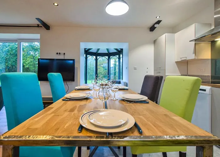 3 Bedroom Gorgeous In Clitourps